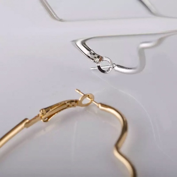 ⚜️[𝟯/$𝟭𝟴]⚜️NEW Large Heart Hoop Earrings - Picture 8 of 15